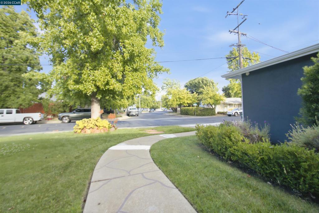 1412 Delaware Dr