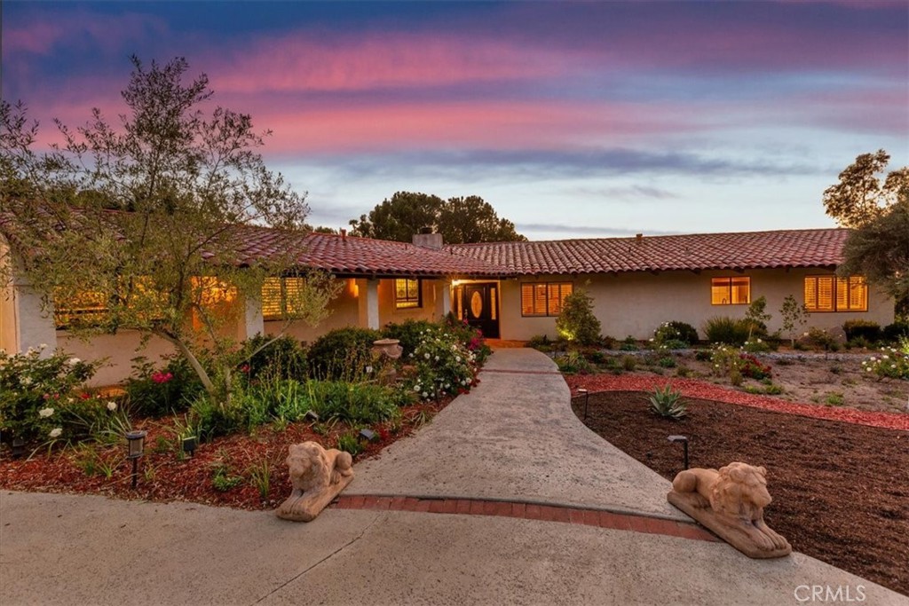 37895 Avenida Bravura