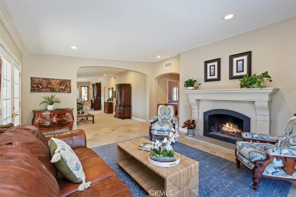 37895 Avenida Bravura