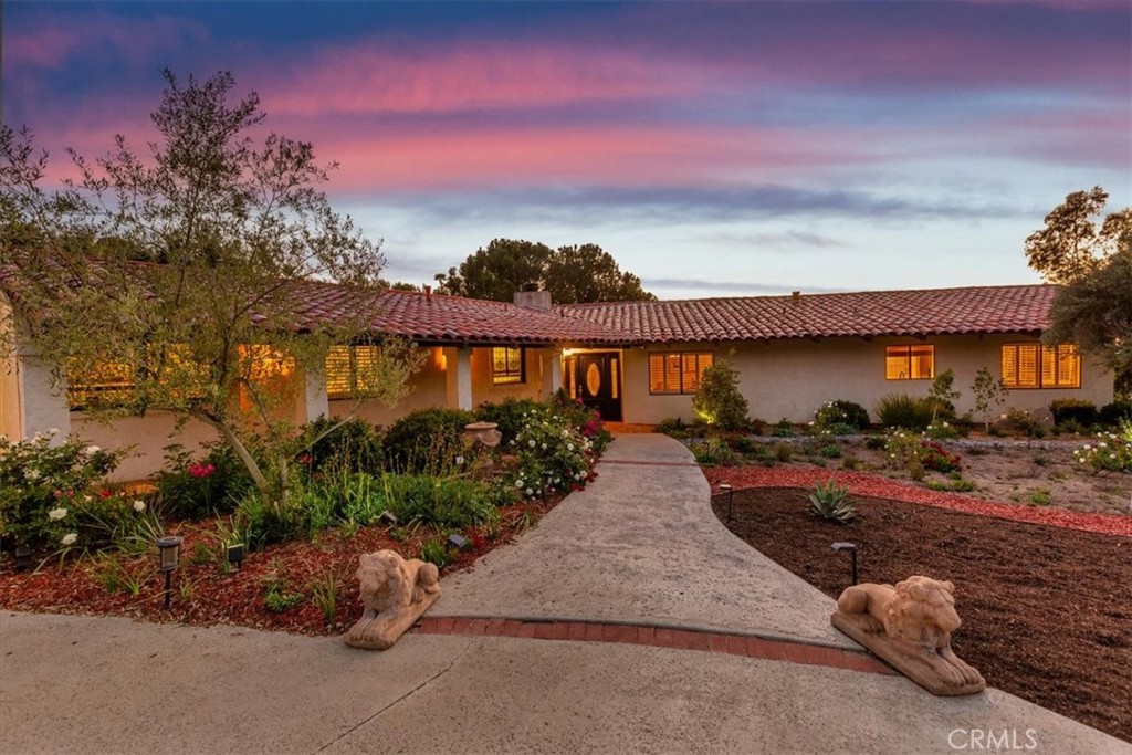 37895 Avenida Bravura