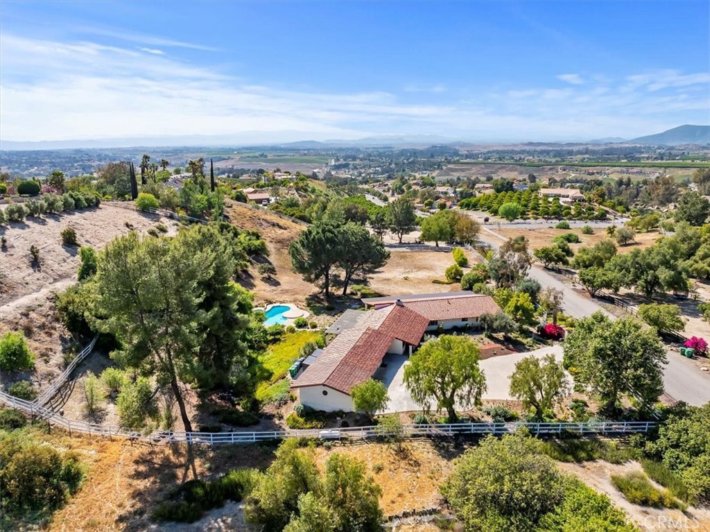 37895 Avenida Bravura