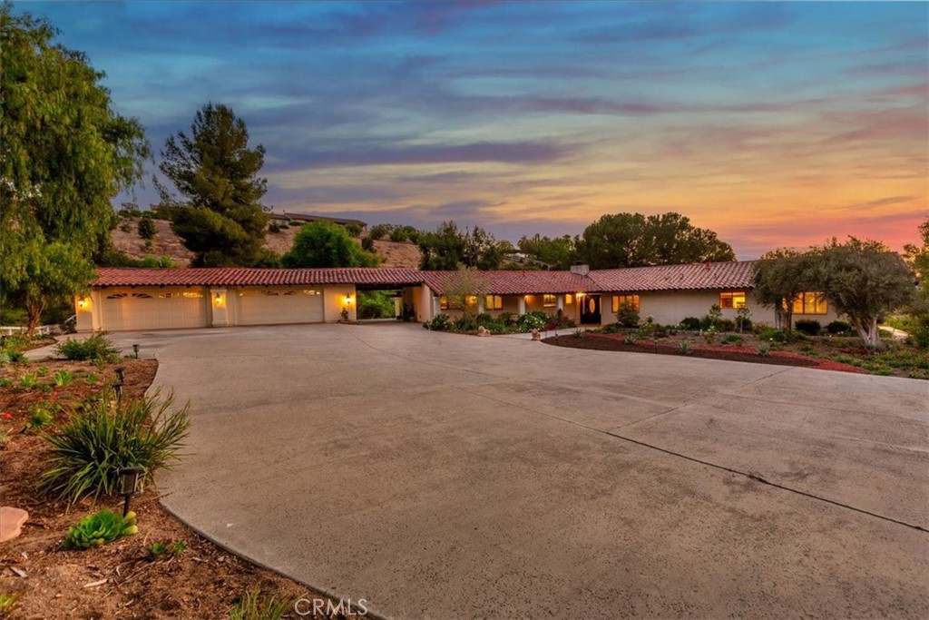 37895 Avenida Bravura