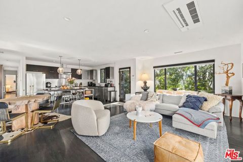 Photo of 5721 Valley Oak Drive, Los Angeles, CA 90068 (MLS # 26656405)