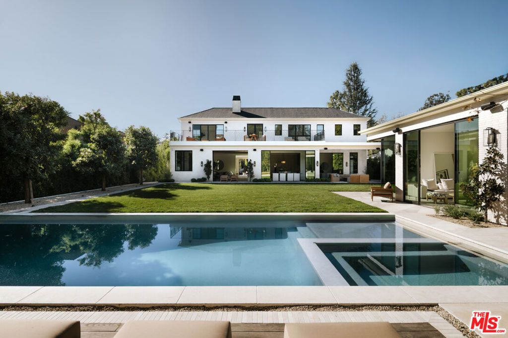 Photo of 260 Homewood Road, Los Angeles, CA 90049 (MLS # 26633291)