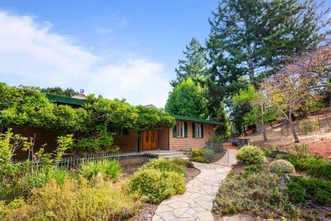Photo of 205 Old Spanish Trail, Portola Valley, CA 94028 (MLS # ML82065541)