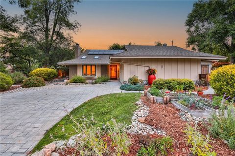 Photo of 982 Northwestern DR, Claremont, CA 91711 (MLS # CV26099019)