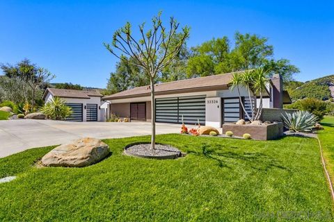 Photo of 32326 Cahuka Ct Ct, Pauma Valley, CA 92061 (MLS # 260007027SD)