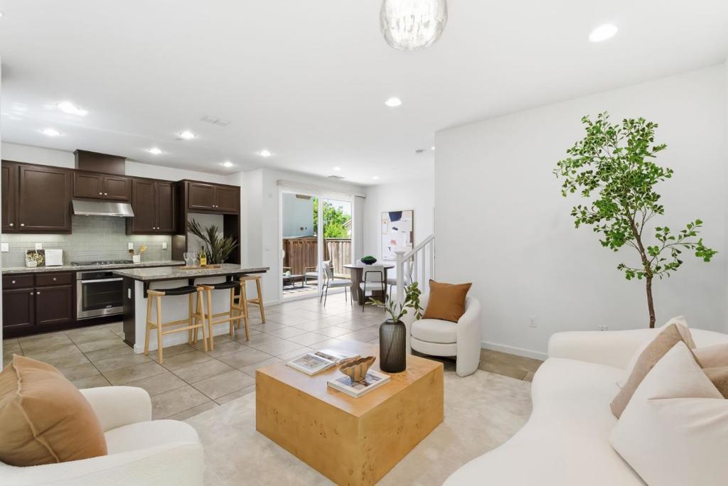 1563 Middle Lane