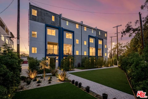 Photo of 5853 Westside Crossing Lane, Los Angeles, CA 90034 (MLS # 26637327)