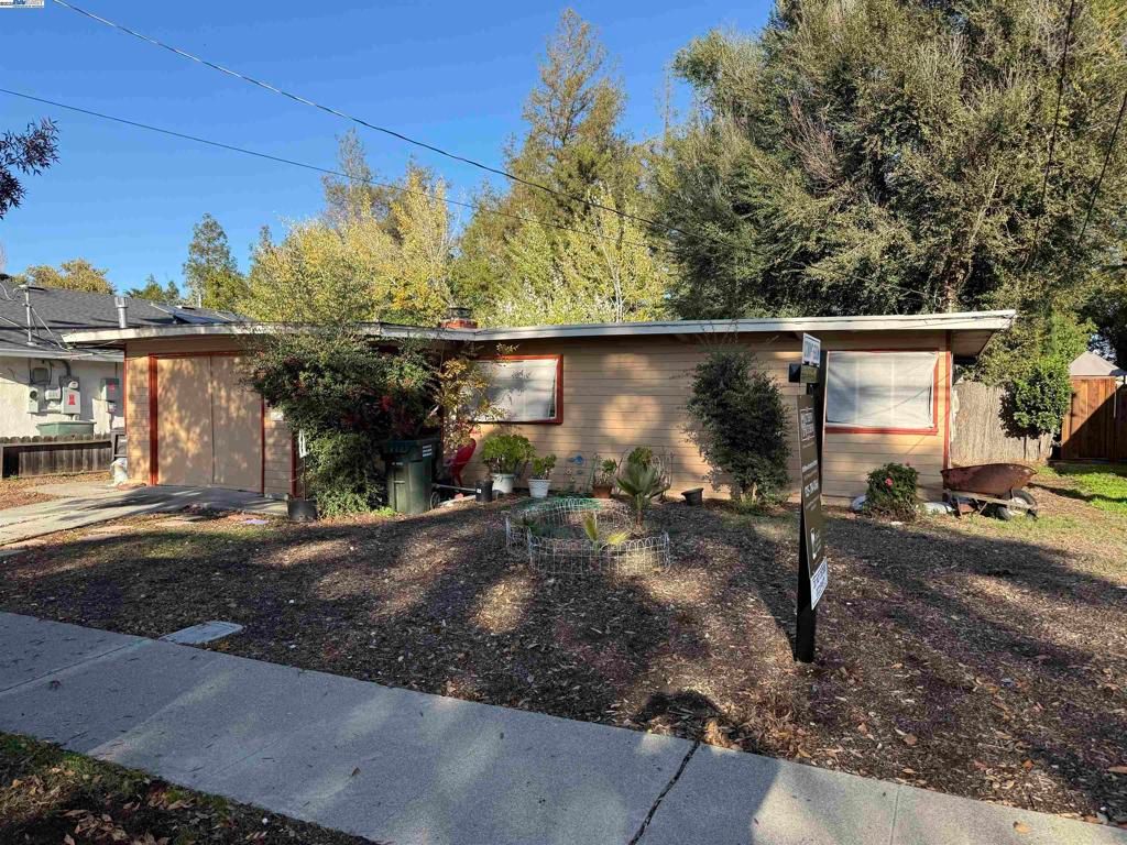 Photo of 2052 North 6th Street St, Concord, CA 94521 (MLS # 41118354)