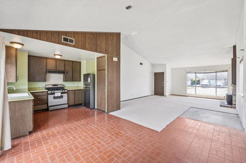 200 Bridgeport Drive