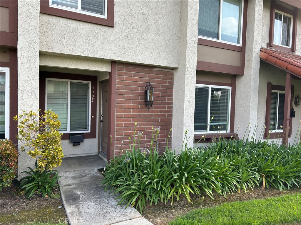 3 bedrooms and 2.5 baths, bright & airy , central air condition, laminate flooring all throughout , updated bathrooms and kitchen,Private covered Patio leads to direct Access to 2 Car Garage. Conveniently located the Community Pool and Clubhouse. Sunny Hills High School district.