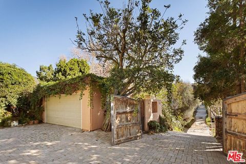Photo of 5863 Bonsall Drive, Malibu, CA 90265 (MLS # 26718845)