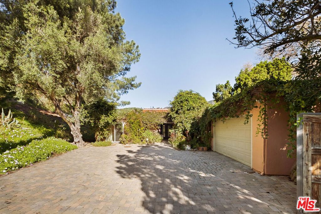 5863 Bonsall Drive