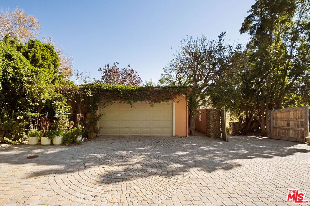 5863 Bonsall Drive