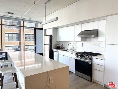 Photo of 1100 S Hope Street #516, Los Angeles, CA 90015 (MLS # 25607497)