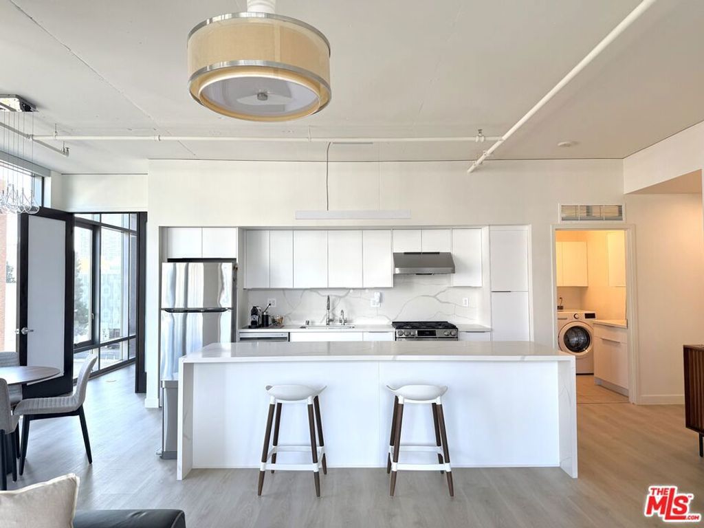 Photo of 1100 S Hope Street #516, Los Angeles, CA 90015 (MLS # 25607497)