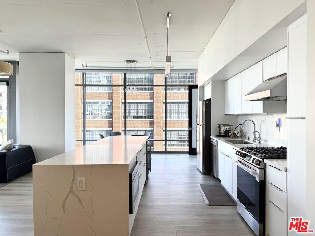 Photo of 1100 S Hope Street #516, Los Angeles, CA 90015 (MLS # 25607497)