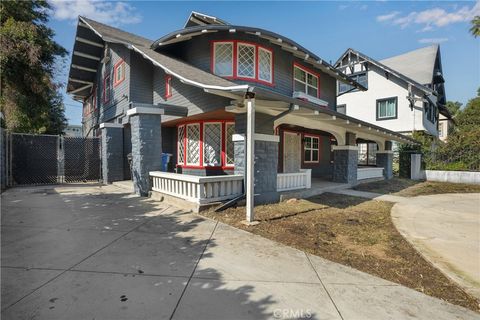 Photo of 1527 S Wilton Pl, Los Angeles, CA 90019 (MLS # OC26075734)