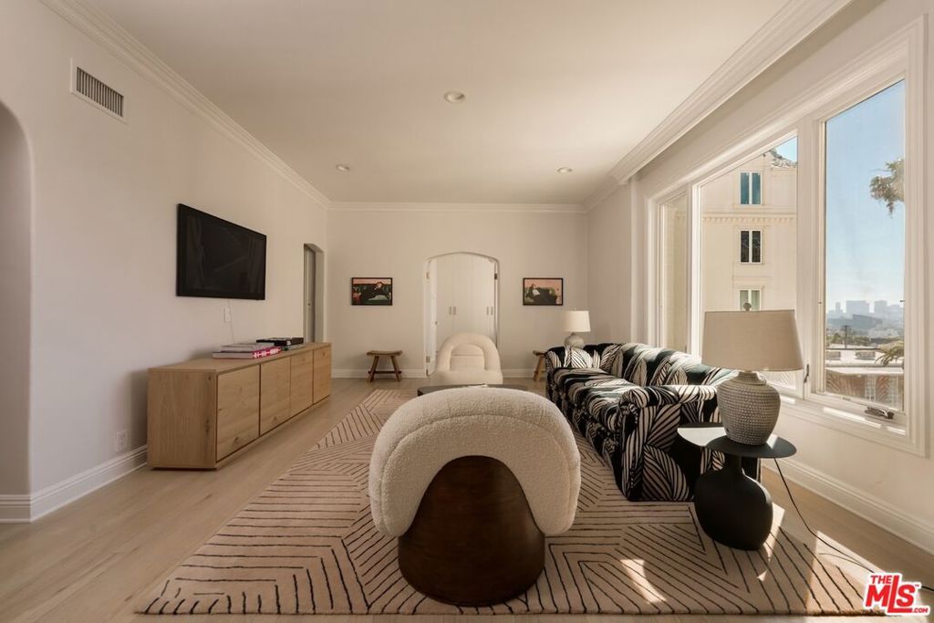 Photo of 1424 N Crescent Heights Boulevard #54, West Hollywood, CA 90046 (MLS # 26709953)