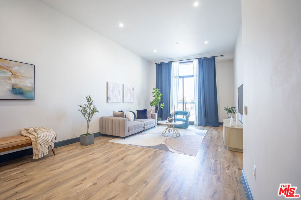 3223 W 6th Street 205