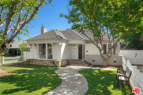 Photo of 4712 Burnet Avenue, Sherman Oaks, CA 91403 (MLS # 26645919)