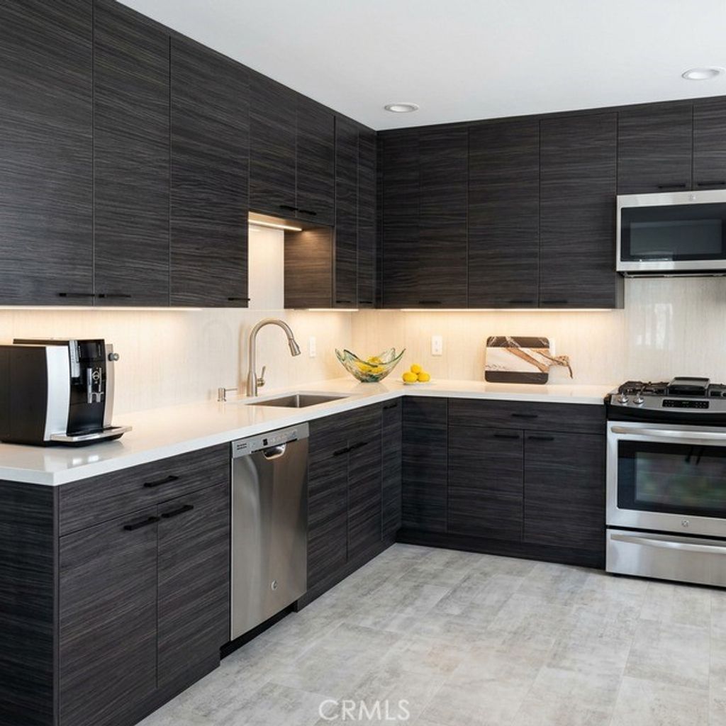 Photo of 6550 Balboa Blvd, Van Nuys, CA 91406 (MLS # SR26044187)