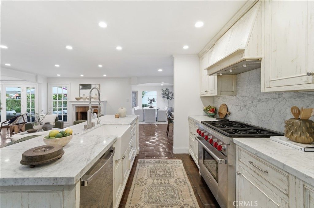 Photo of 5232 Woodman Avenue, Sherman Oaks, CA 91401 (MLS # SR26057221)