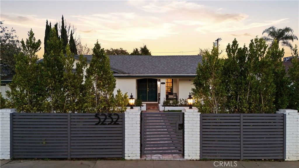 Photo of 5232 Woodman Avenue, Sherman Oaks, CA 91401 (MLS # SR26057221)