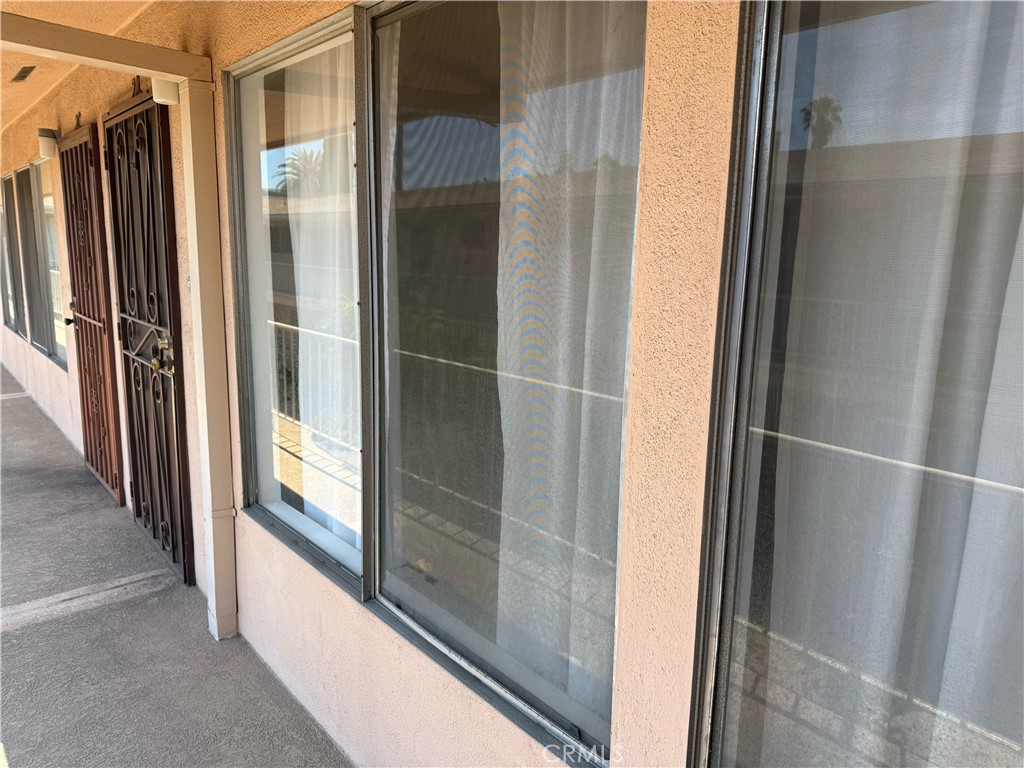 Great Opportunity in Downtown Long Beach! Located at 527 Cedar Ave #2M, this 1 bed, 1 bath condo offers a fantastic chance to own in the heart of Long Beach. Just minutes from the beach, Pine Avenue, and public transit, this second-floor unit is ready for updating—perfect for buyers looking to renovate and add value. Features include a spacious living area, full bath, and ample closet space. Set in a gated building with low HOA dues, this condo is ideal for buyers, investors, or anyone seeking a project with potential. Don't miss this affordable opportunity in a vibrant coastal neighborhood!