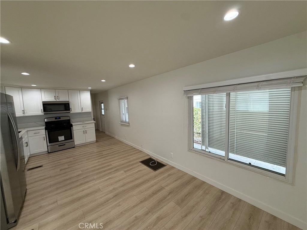 1245 W Cienega Avenue 162