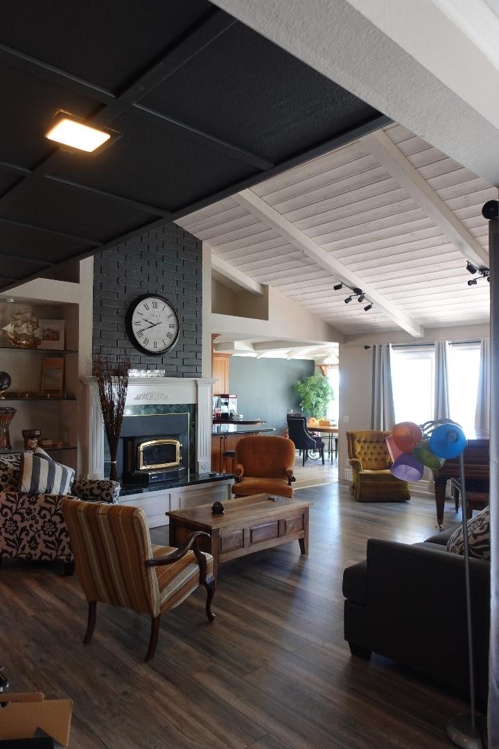2534 E Vista