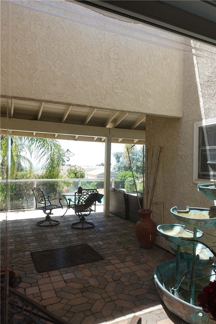 2534 E Vista
