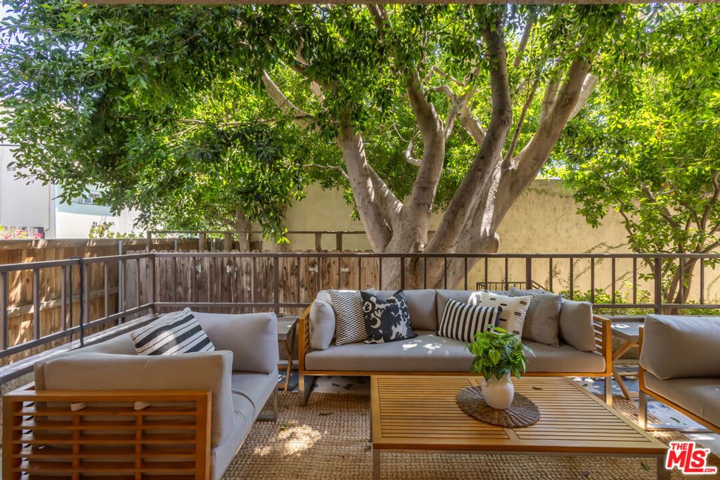 Photo of 1210 N Kings Road #101, West Hollywood, CA 90069 (MLS # 25631663)