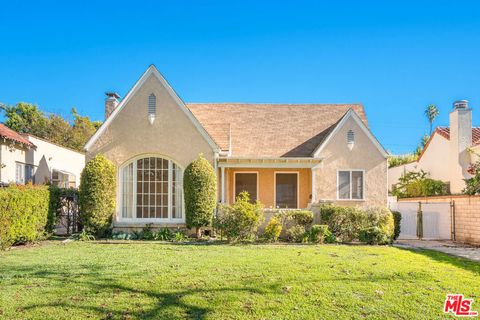 Photo of 162 N Citrus Avenue, Los Angeles, CA 90036 (MLS # 26632019)