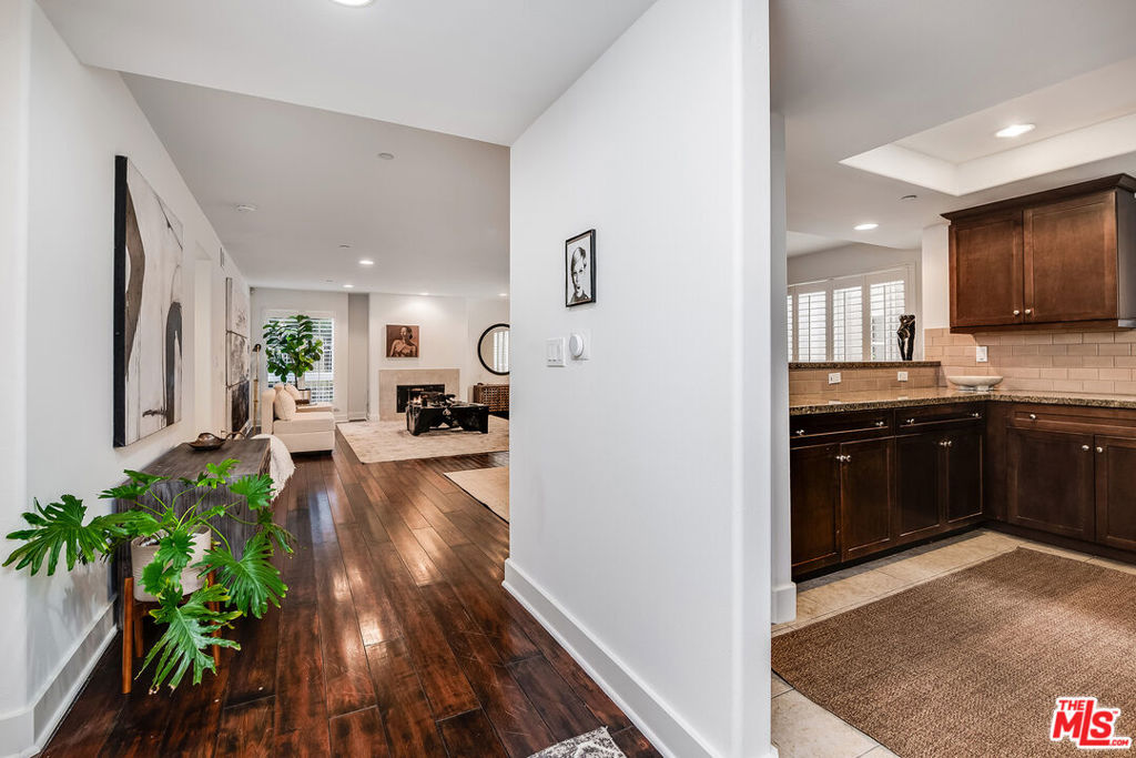 7249 Franklin Avenue 203