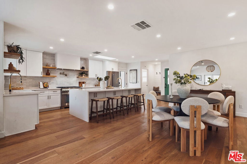 7320 El Manor Avenue, Los Angeles CA 90045