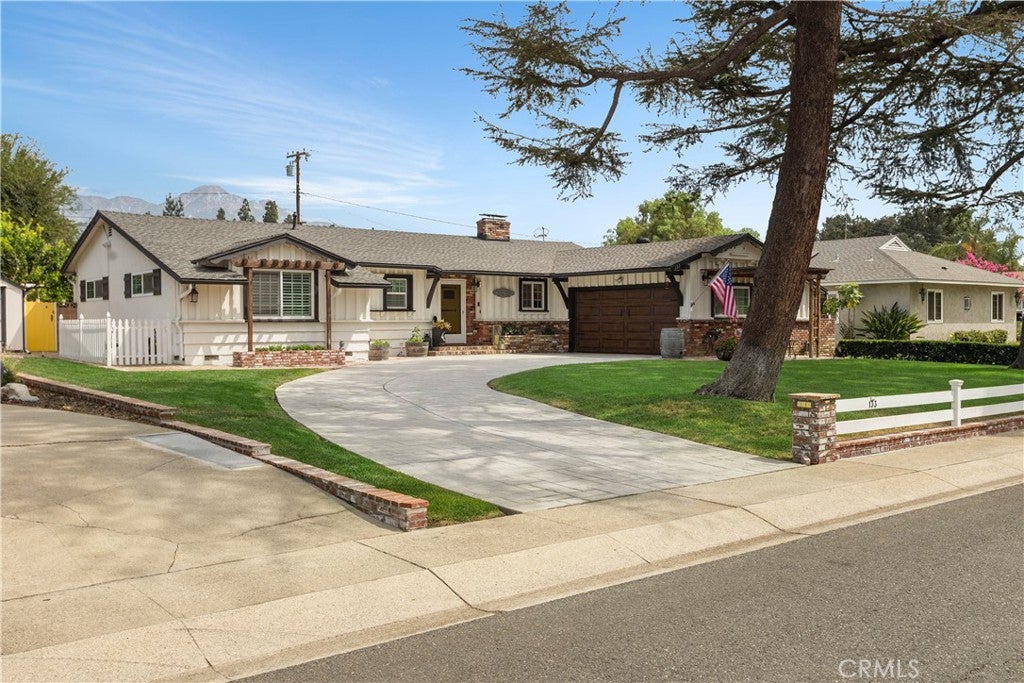 133 E Deodar St.