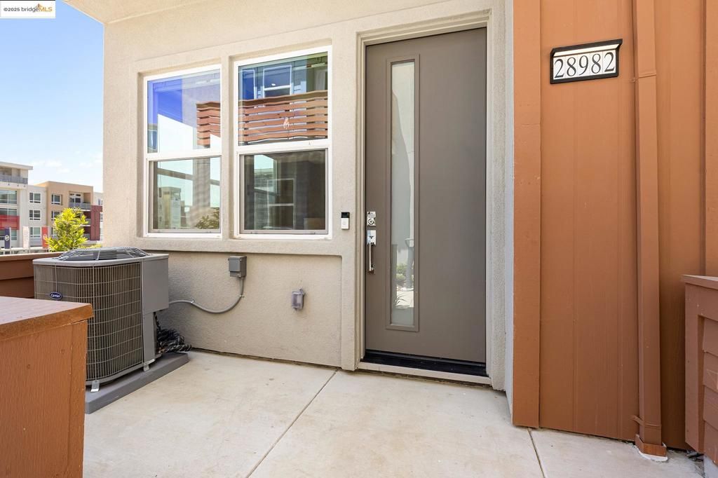 Photo of 28942 Parkridge Loop Loop #108, Hayward, CA 94544 (MLS # 41115087)