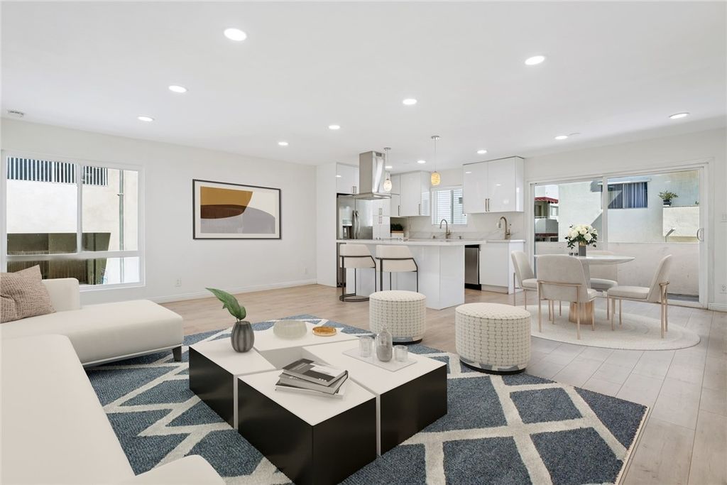 Photo of 5330 Zelzah Avenue #7, Encino, CA 91316 (MLS # SR25235972)