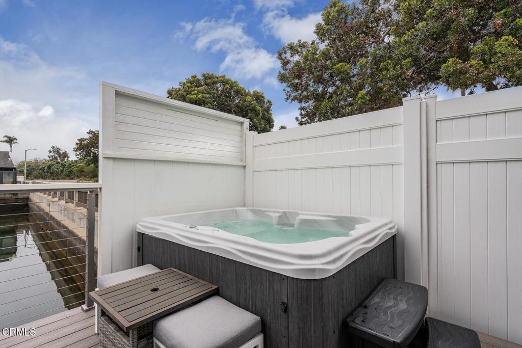 Oxnard, California, 93035, United States, 2 Bedrooms Bedrooms, ,2 BathroomsBathrooms,Residential,Active,2044983