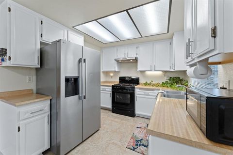 472 DEVONSHIRE GLN Escondido CA 92025