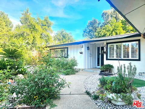 Photo of 5904 Laramie Avenue, Woodland Hills, CA 91367 (MLS # 26830635)