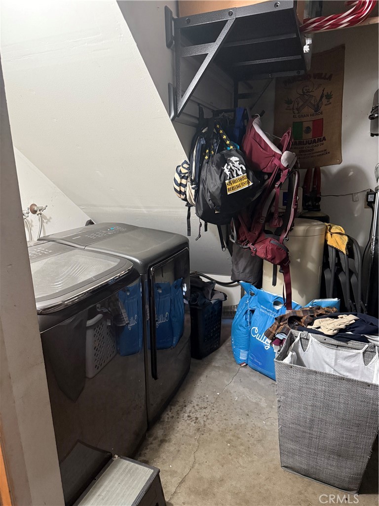 9565 Graham St - Residential