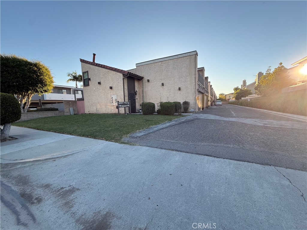 9565 Graham St - Residential