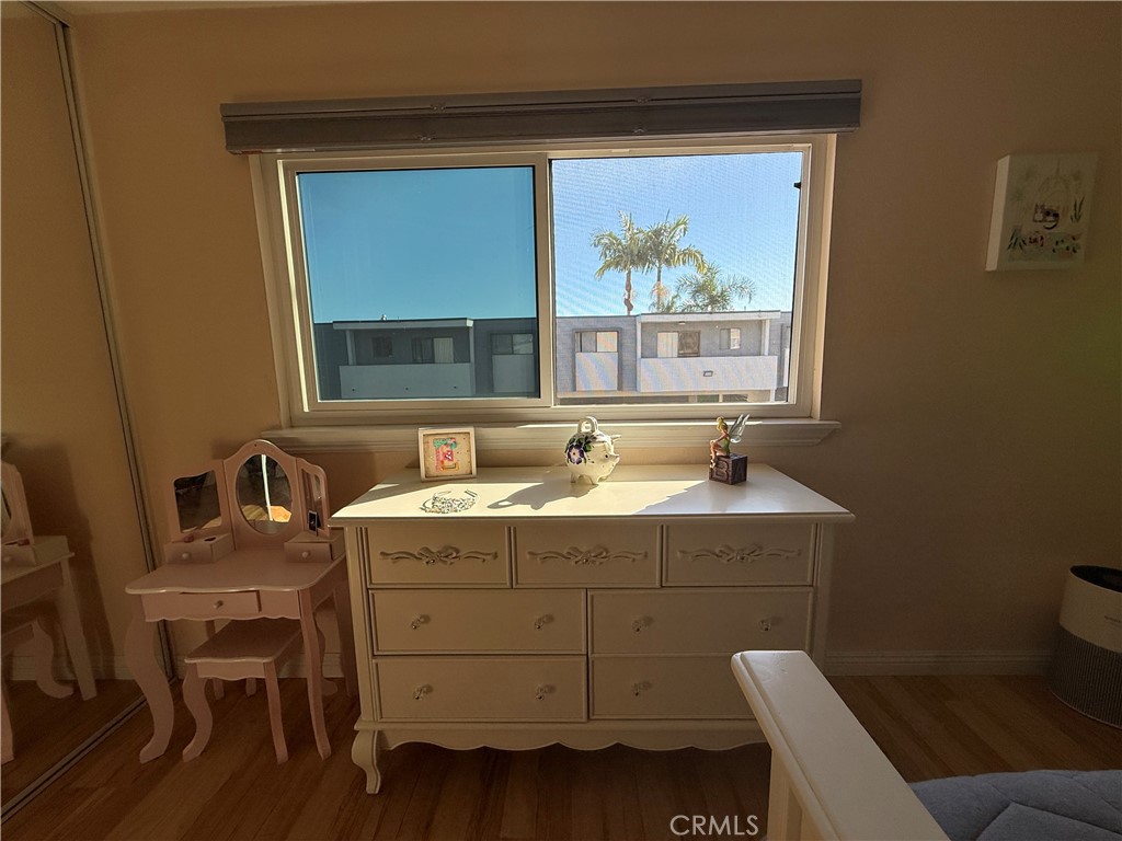 9565 Graham St - Residential