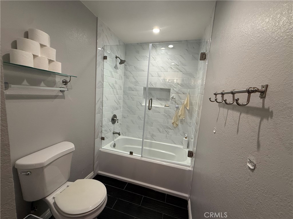 9565 Graham St - Residential