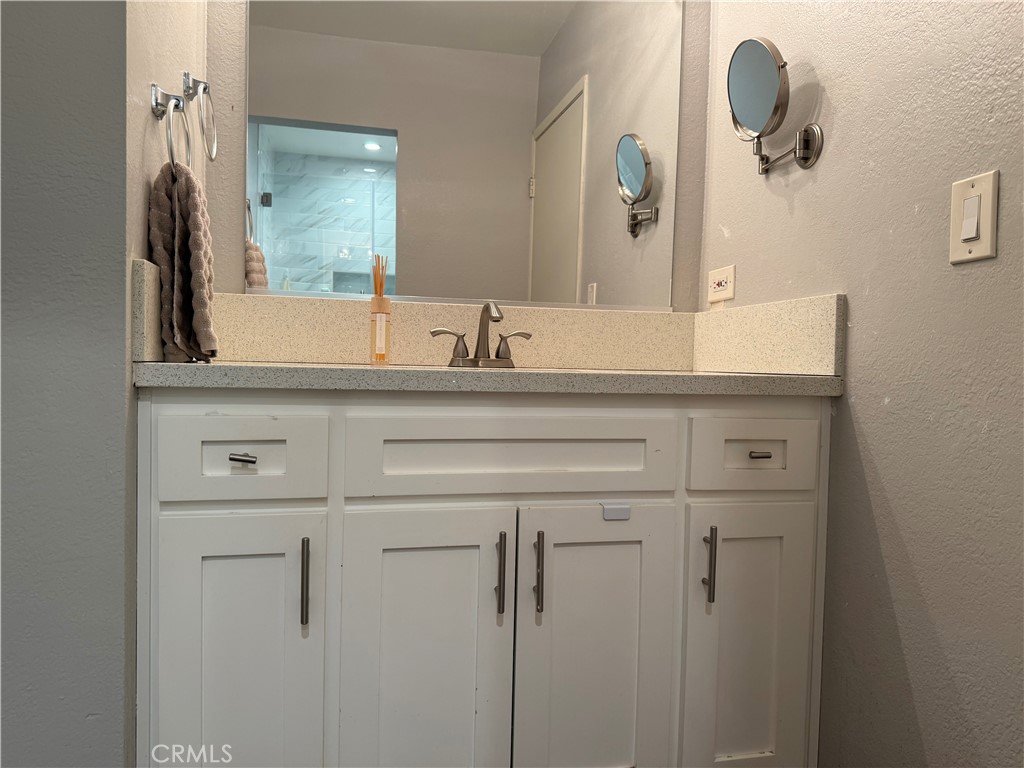 9565 Graham St - Residential