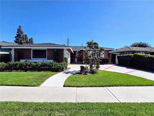 872 N KAREN WAY, LONG BEACH, CA 90815 - Image b7c8644b191e51bf34d8b8a1b8ec378d/1161666511