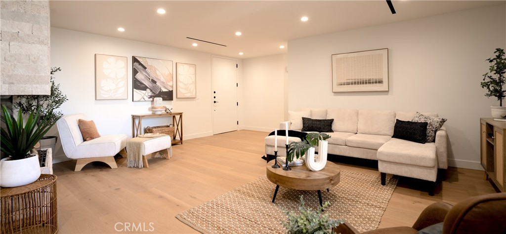 100 S Doheny Drive PH05